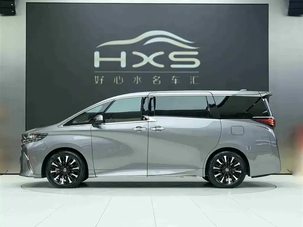 Toyota Alphard — фото 3