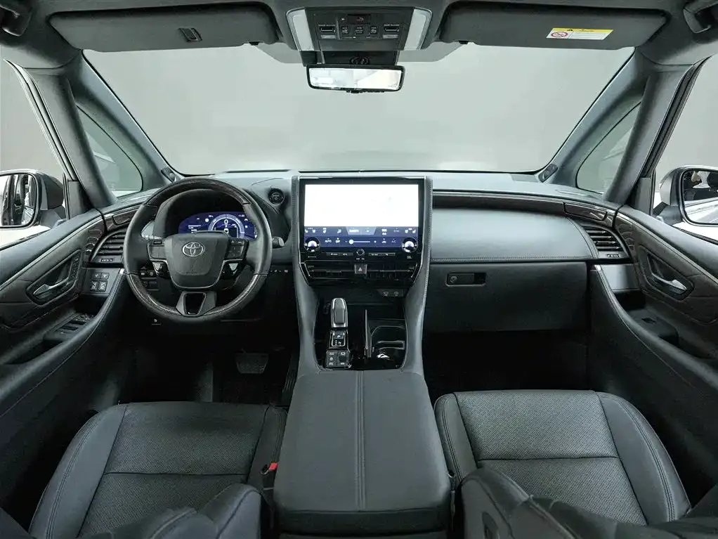 Toyota Alphard — фото 9