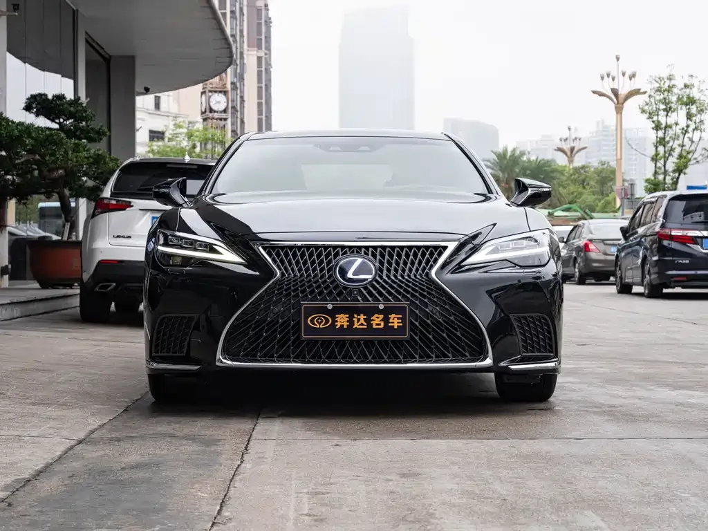 Lexus LS — фото 10