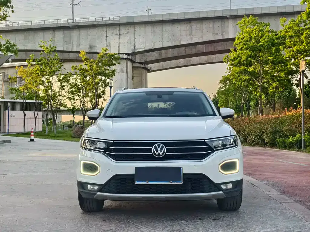 Volkswagen T-Roc — фото 9