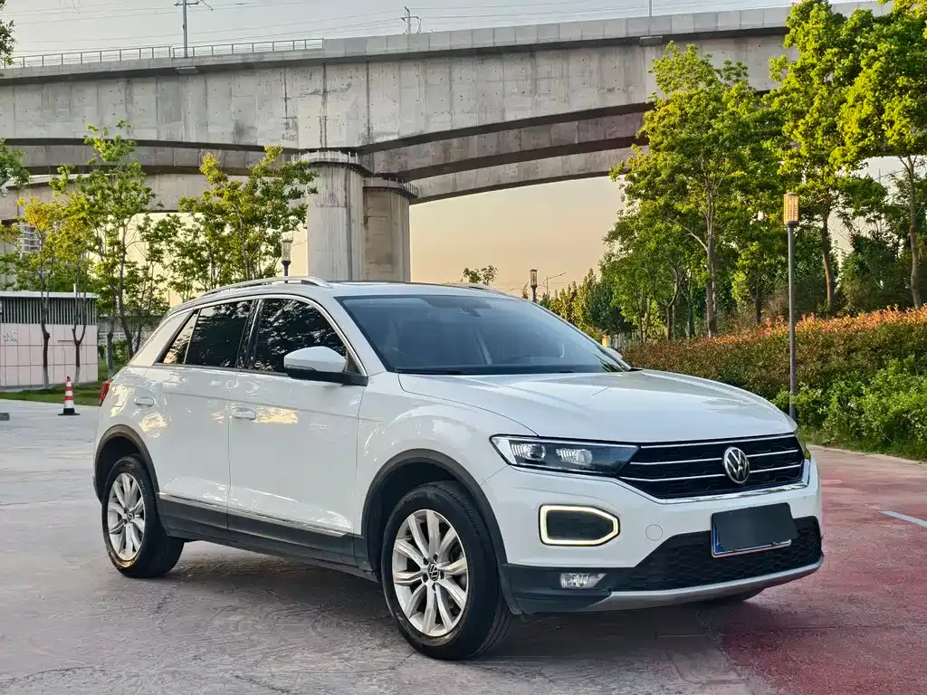 Volkswagen T-Roc — фото 10