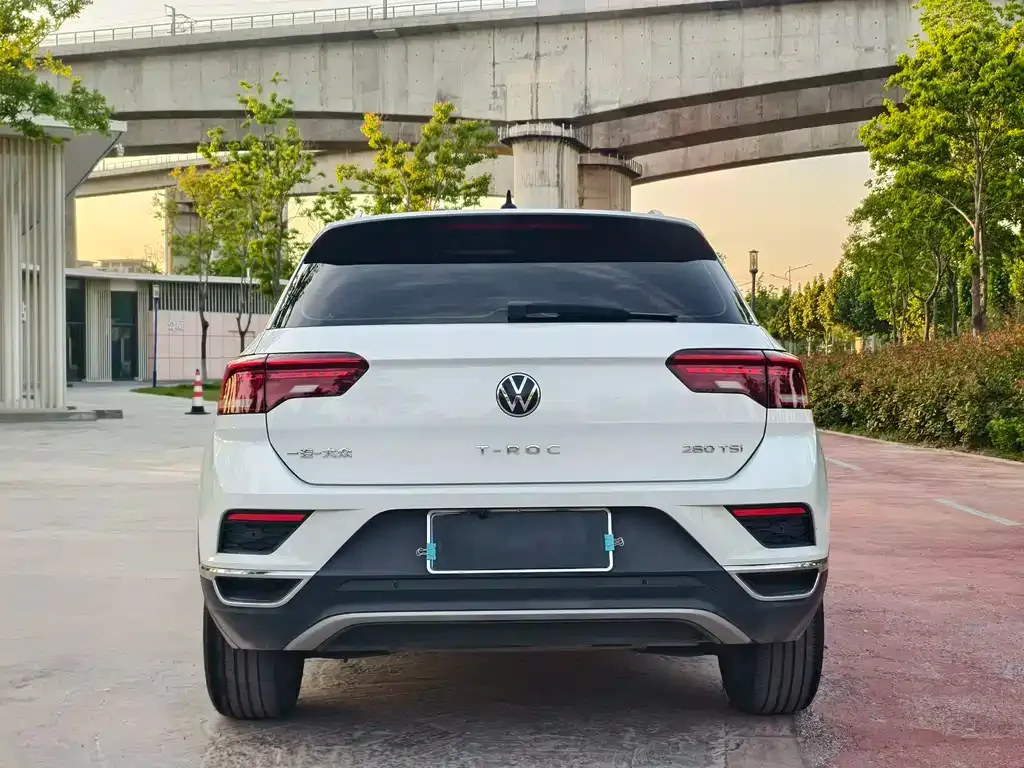 Volkswagen T-Roc — фото 5