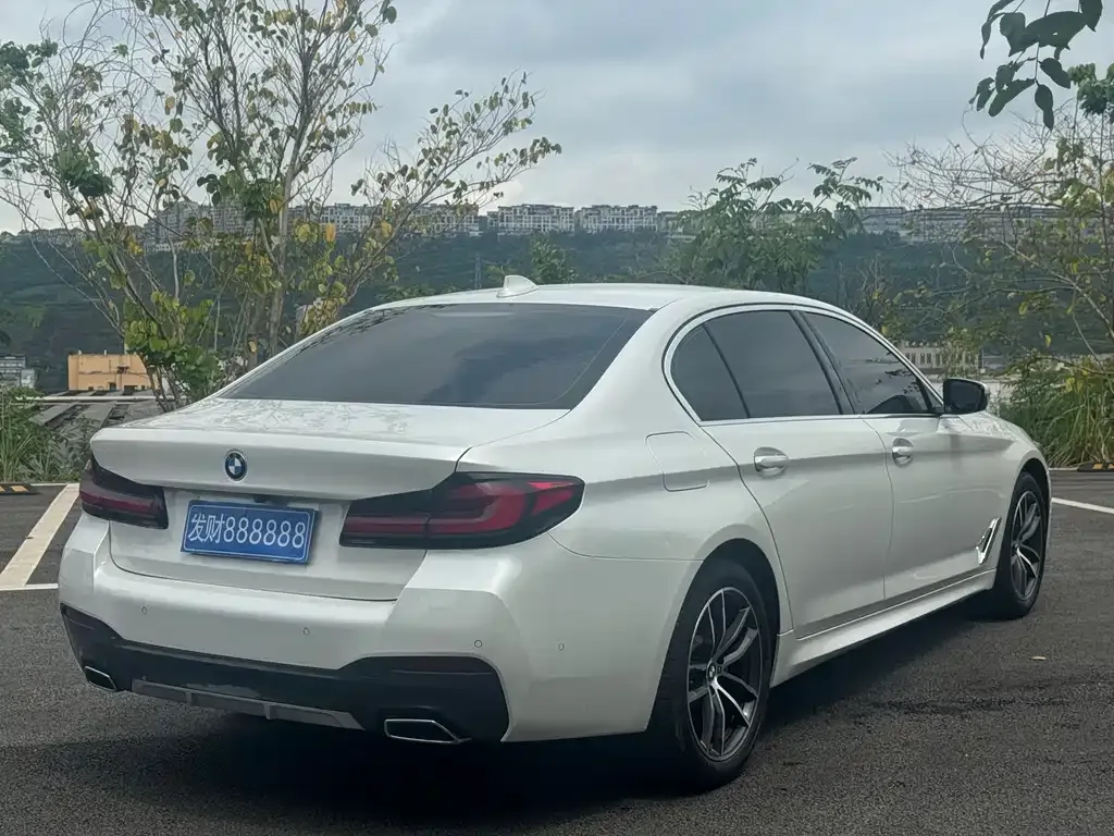 BMW 5 Series — фото 10