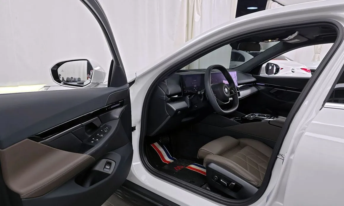 BMW 5-Series 2024 из KR, фото 8