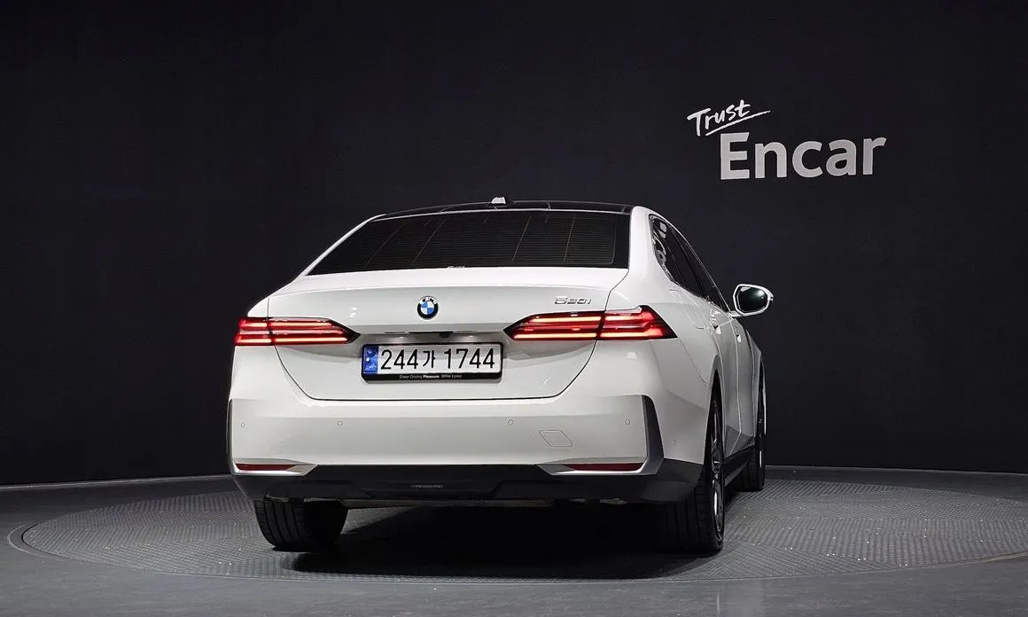 BMW 5-Series 2024 из KR, фото 5