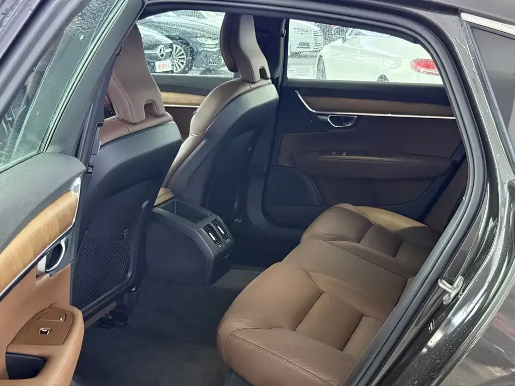 Volvo S90 2024 из CN, фото 5