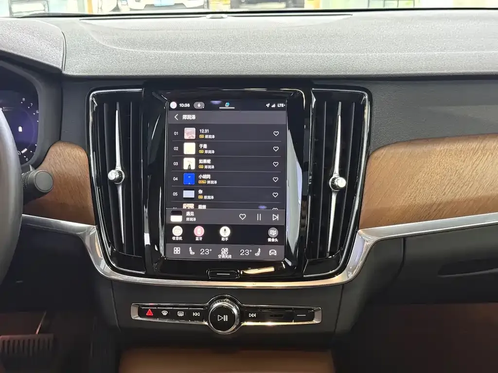 Volvo S90 2024 из CN, фото 3