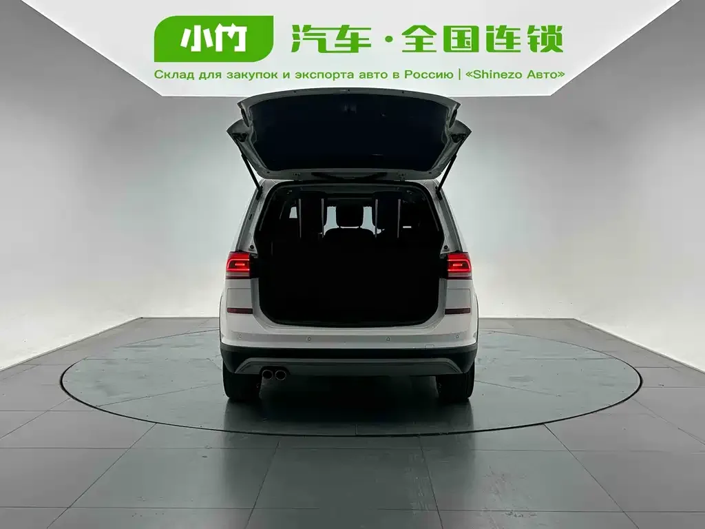 Volkswagen Touran 2022 из CN, фото 10