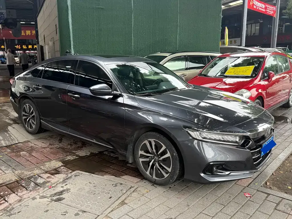 Honda Accord — фото 1