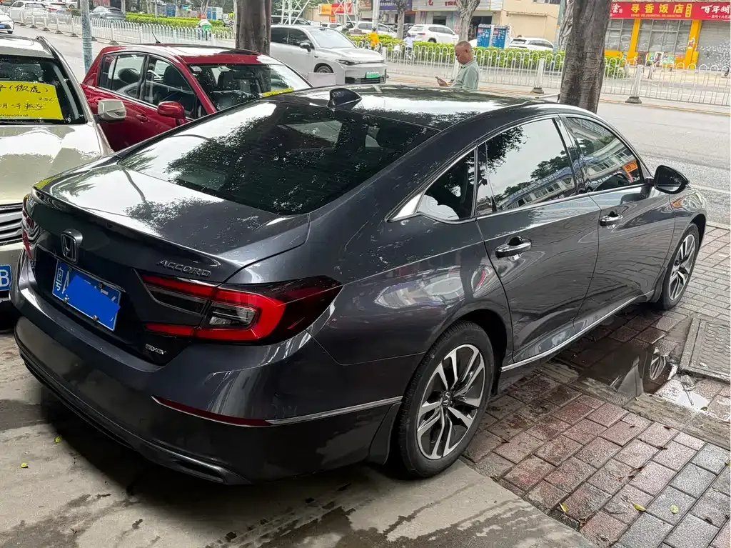 Honda Accord — фото 6