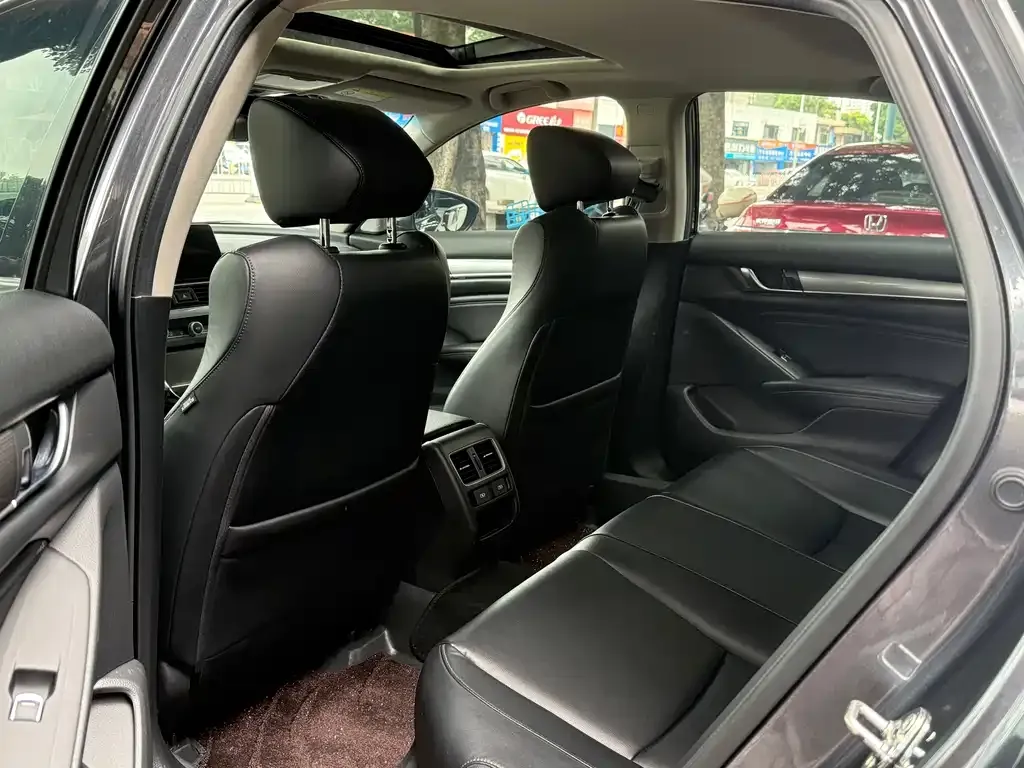Honda Accord — фото 3