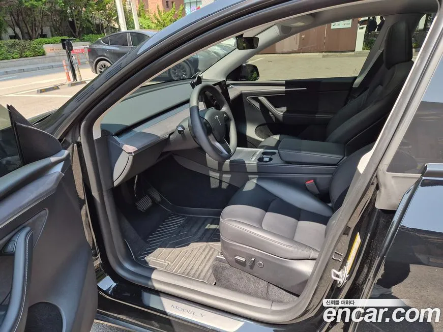 Tesla Model Y — фото 10