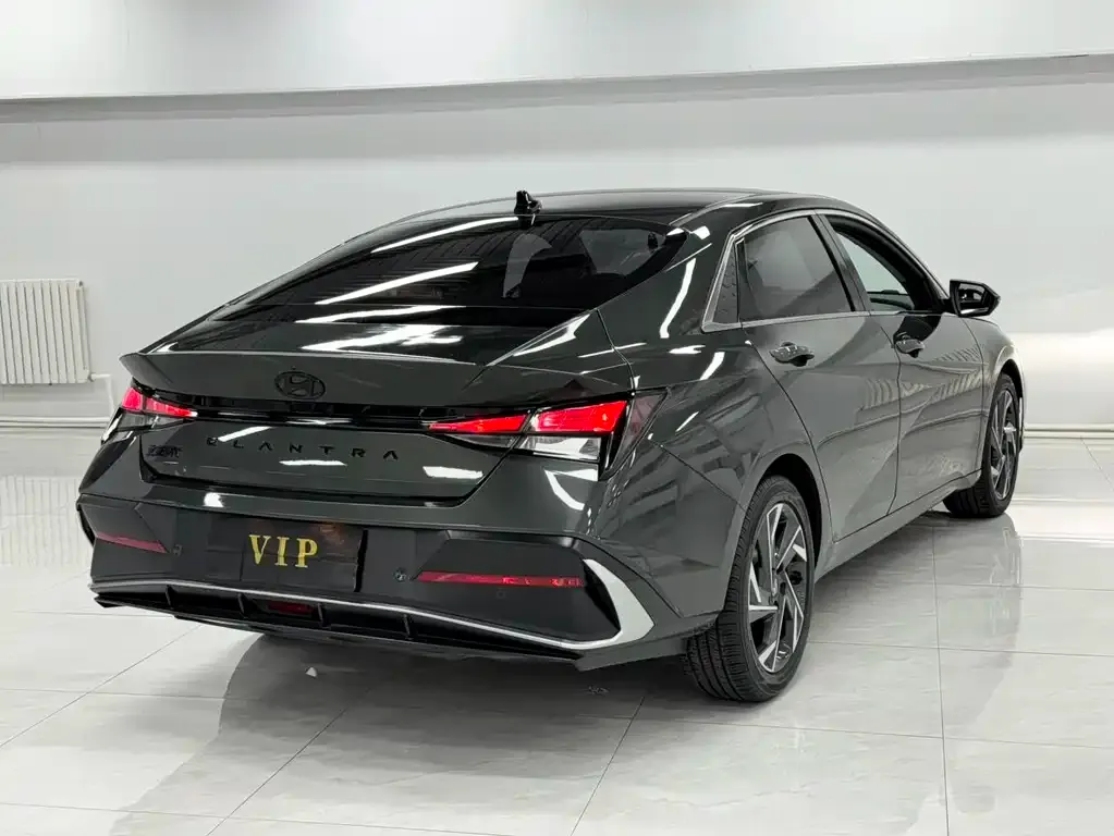 Hyundai Elantra — фото 4