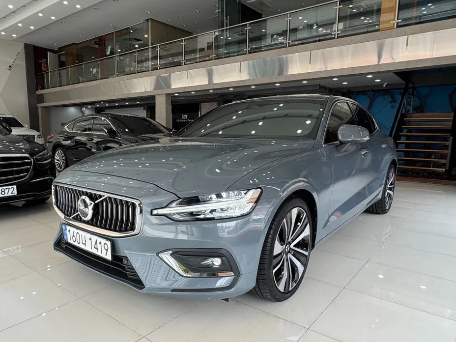 Volvo S60 — фото 1