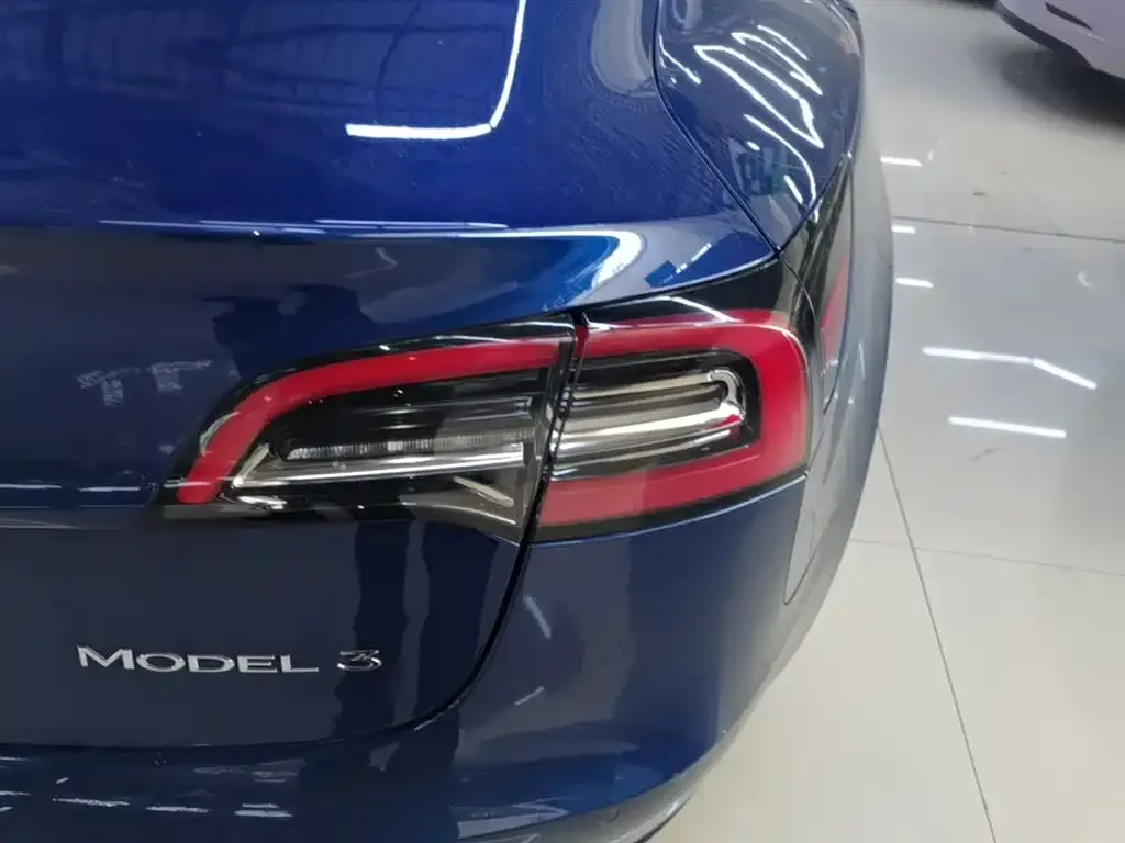 Tesla Model 3 — фото 5