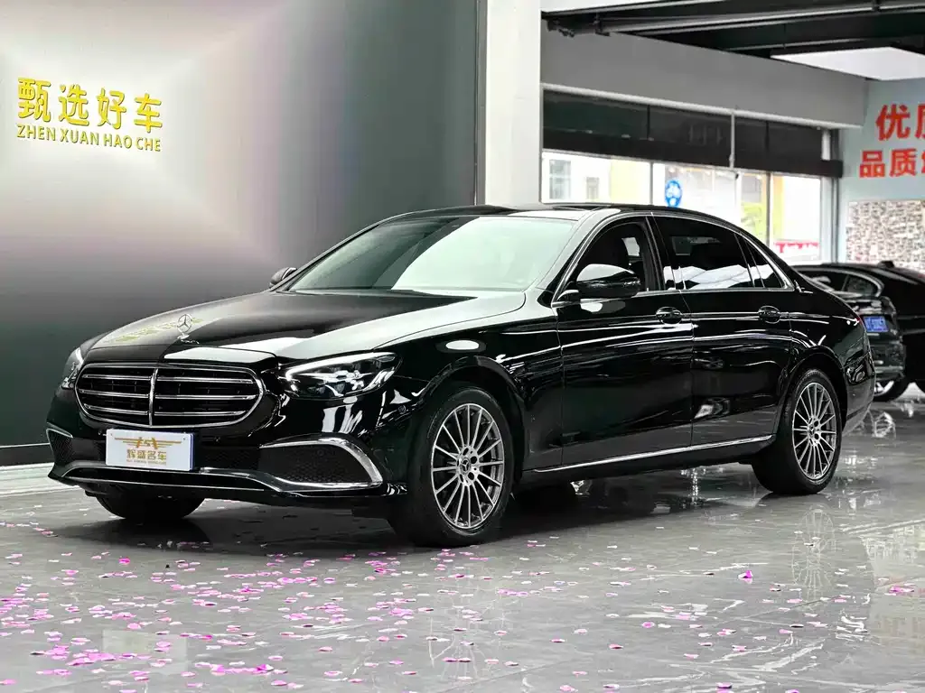 Mercedes-Benz E-Class — фото 1