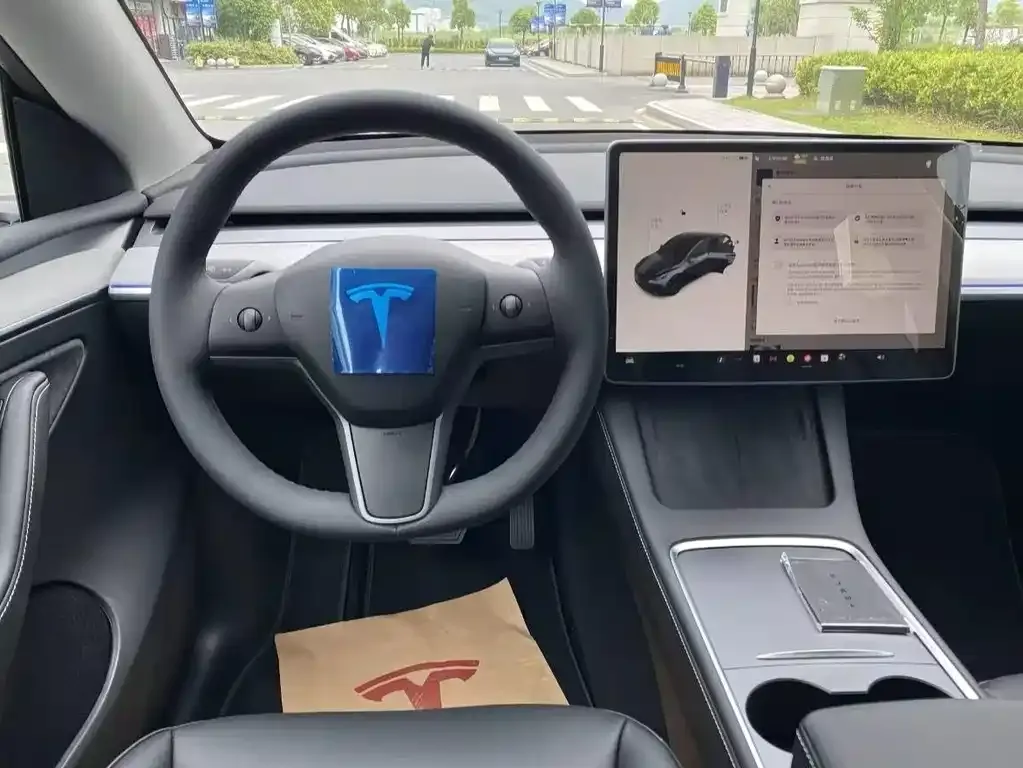 Tesla Model Y — фото 3