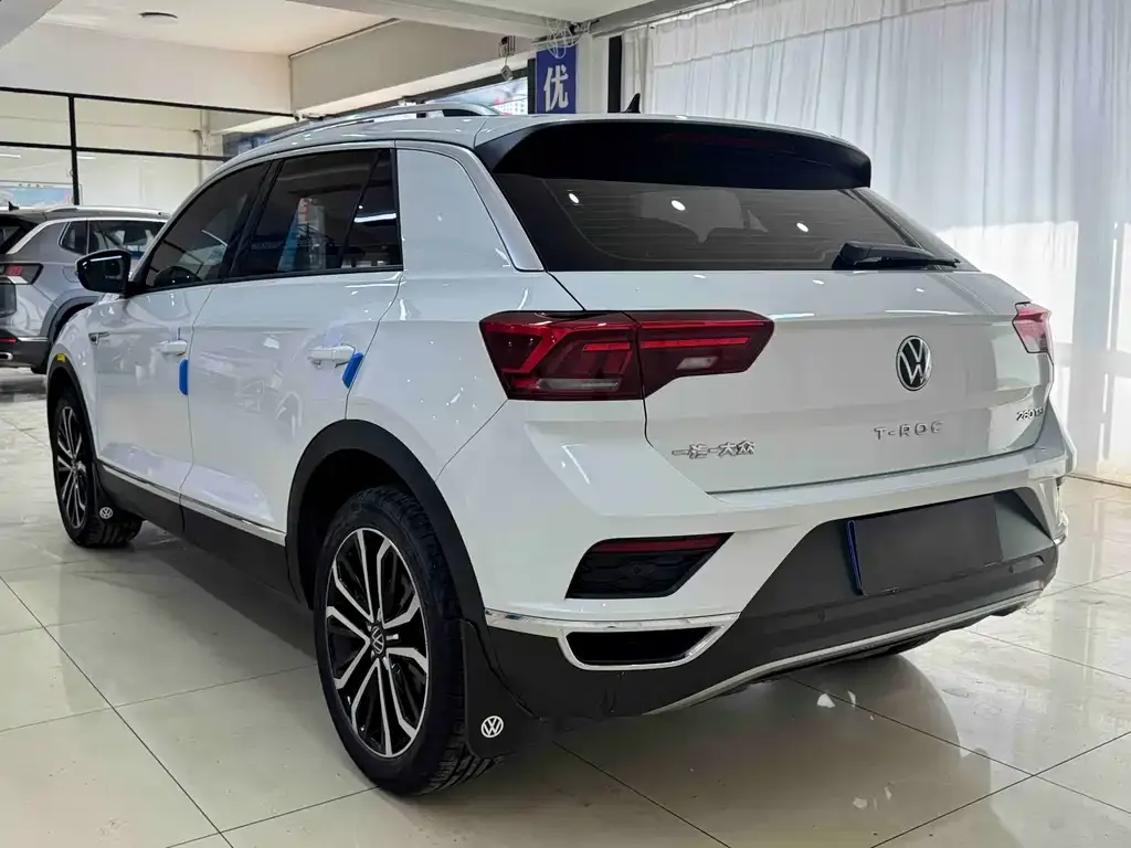 Volkswagen T-Roc — фото 6