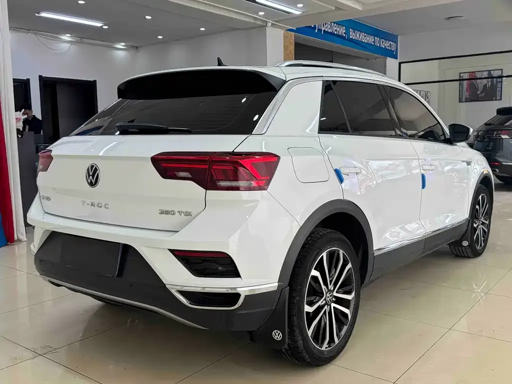 Volkswagen T-Roc — фото 5