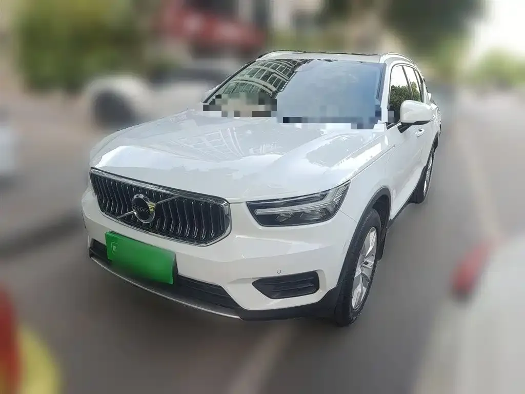 Volvo XC40 — фото 1