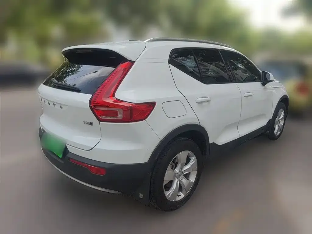 Volvo XC40 — фото 5