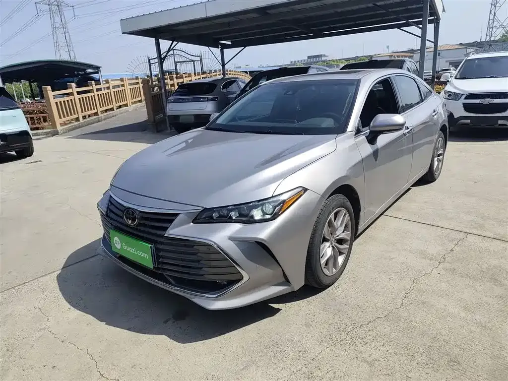 Toyota Avalon — фото 1