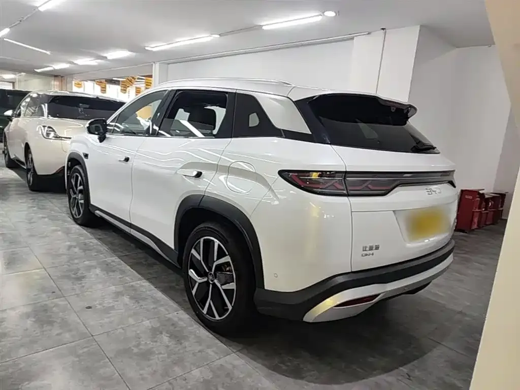 BYD L DM-i — фото 9
