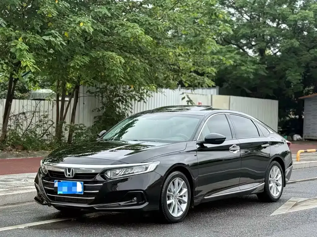 Honda Accord — фото 1