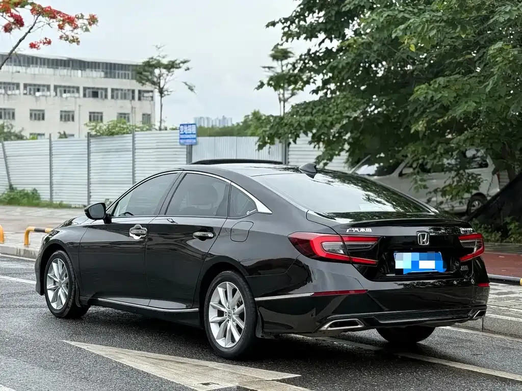 Honda Accord — фото 8