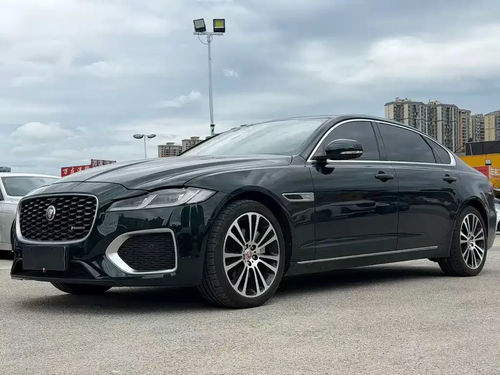 Jaguar XFL — фото 1
