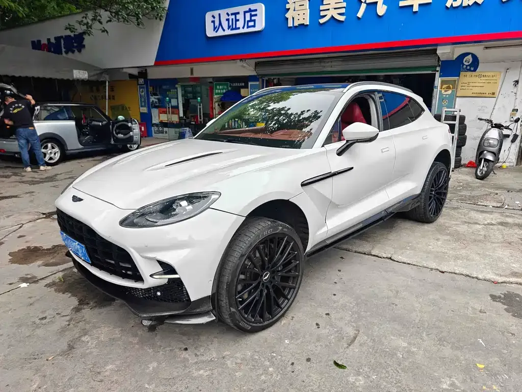 Aston Martin DBX — фото 6