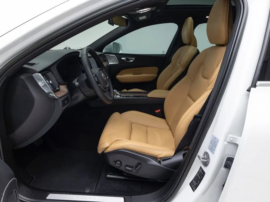 Volvo XC60 2023 из KR, фото 8