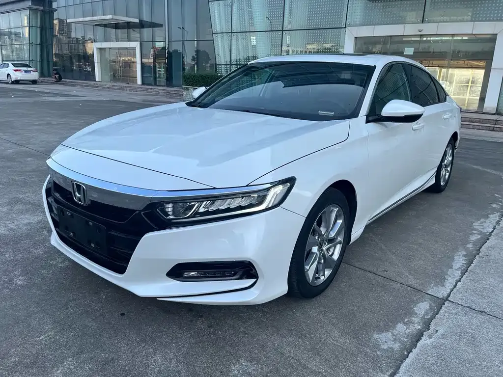 Honda Accord — фото 1