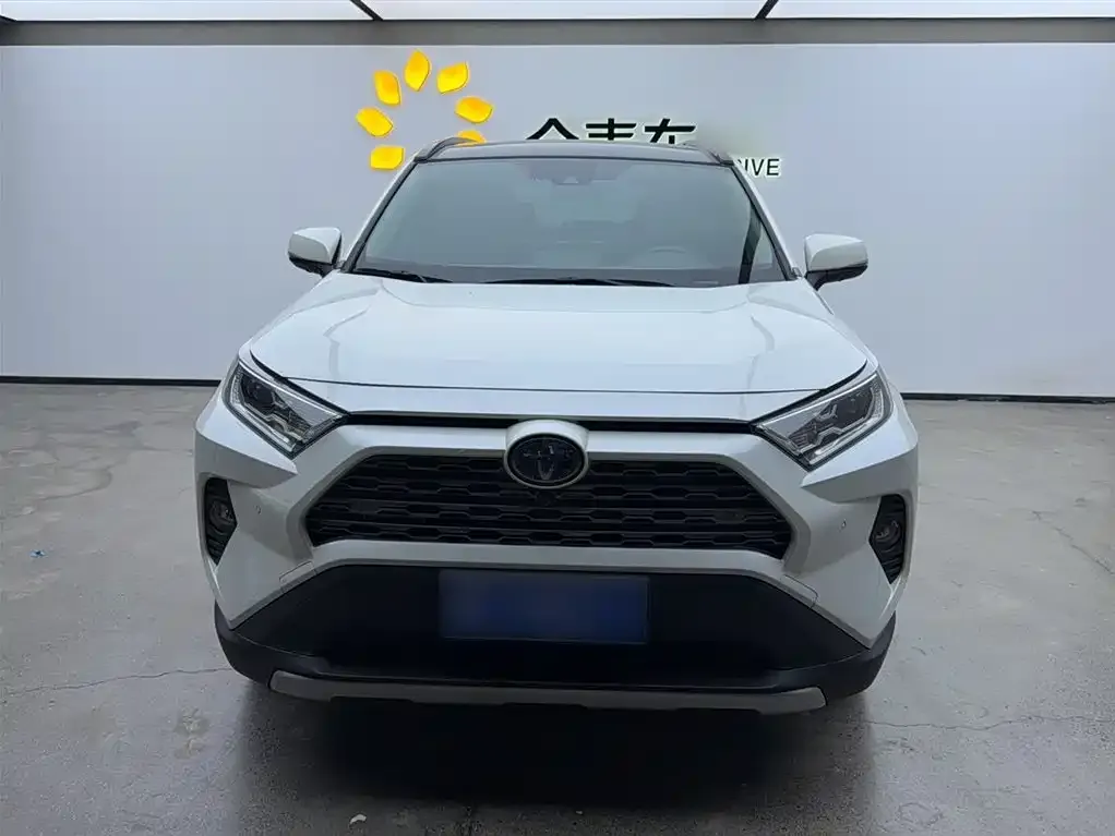 Toyota RAV4 — фото 2