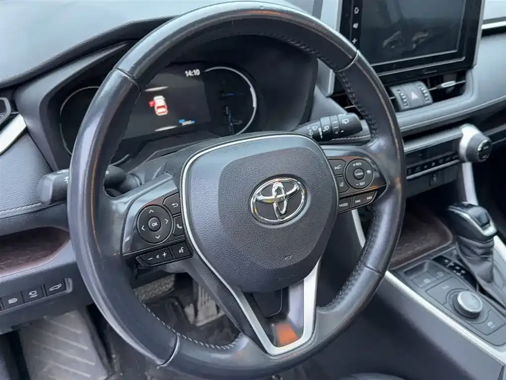 Toyota RAV4 — фото 9