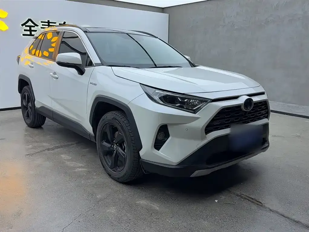 Toyota RAV4 — фото 5