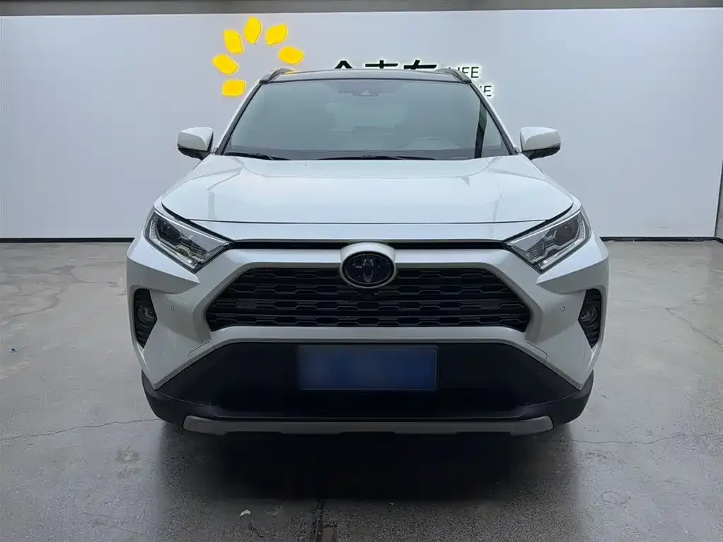 Toyota RAV4 — фото 3
