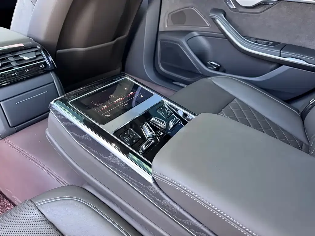 Audi A8 2025 из CN, фото 6