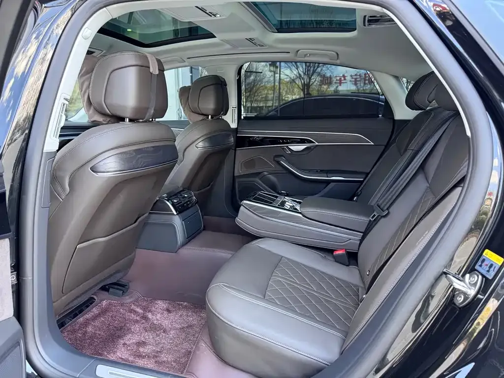 Audi A8 2025 из CN, фото 9