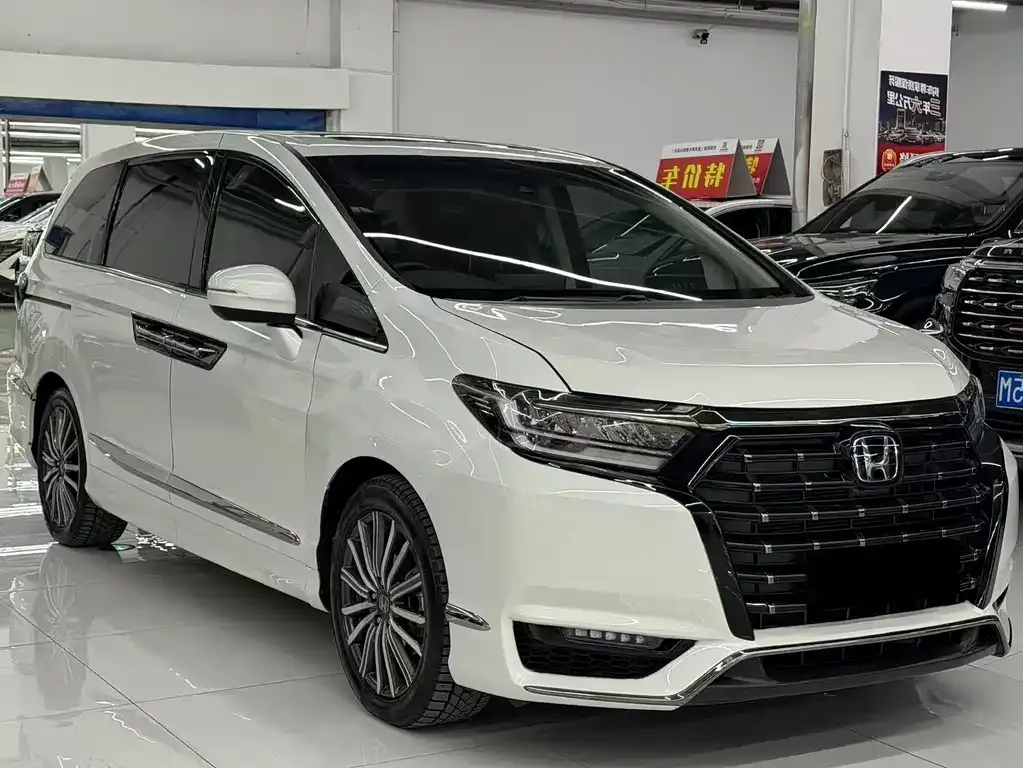 Honda Elysion 2023 из CN, фото 3