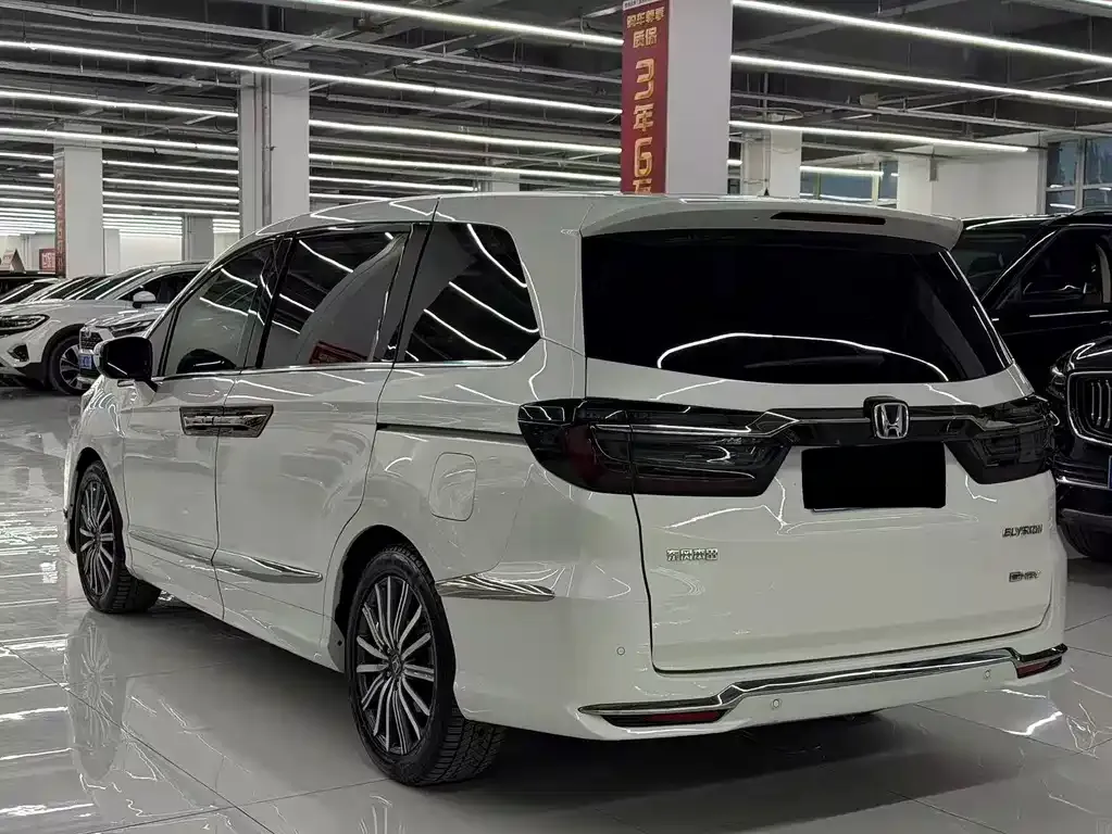 Honda Elysion 2023 из CN, фото 7