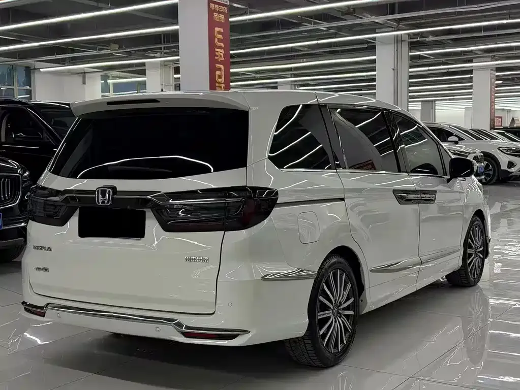 Honda Elysion 2023 из CN, фото 8