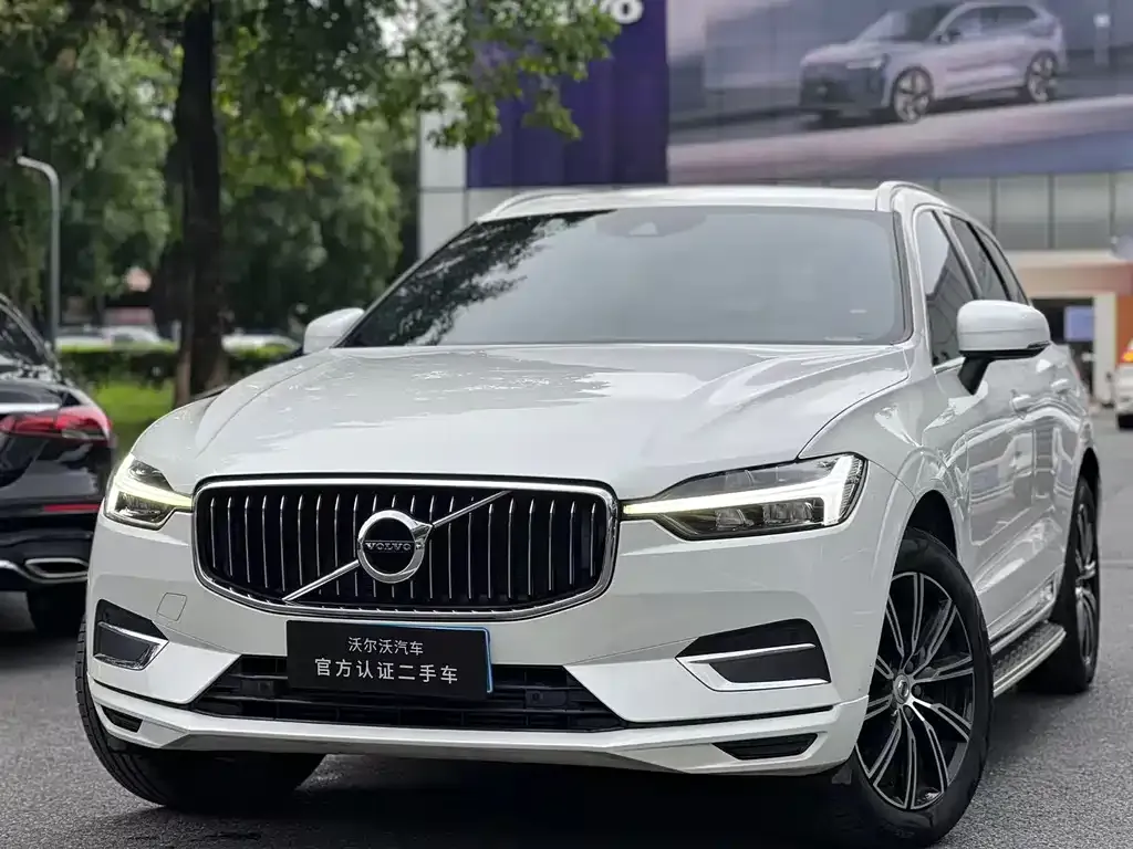 Volvo XC60 — фото 1