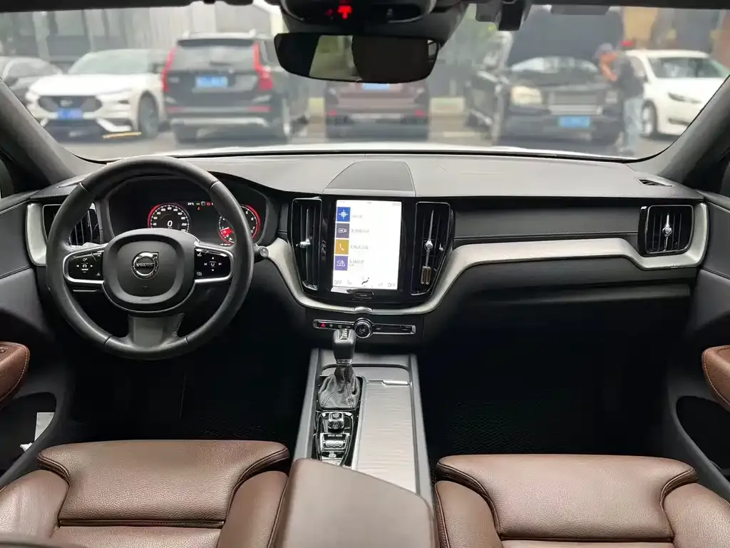 Volvo XC60 — фото 2