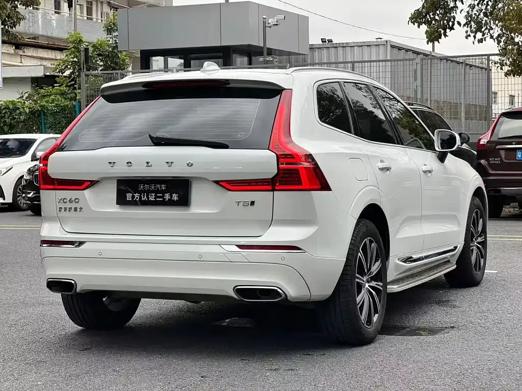 Volvo XC60 — фото 10