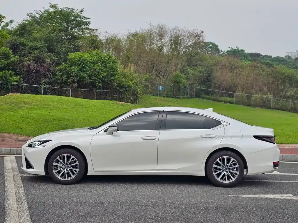 Lexus ES 2025 из CN, фото 9