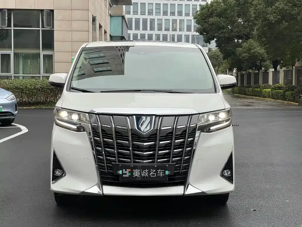 Toyota Alphard — фото 5