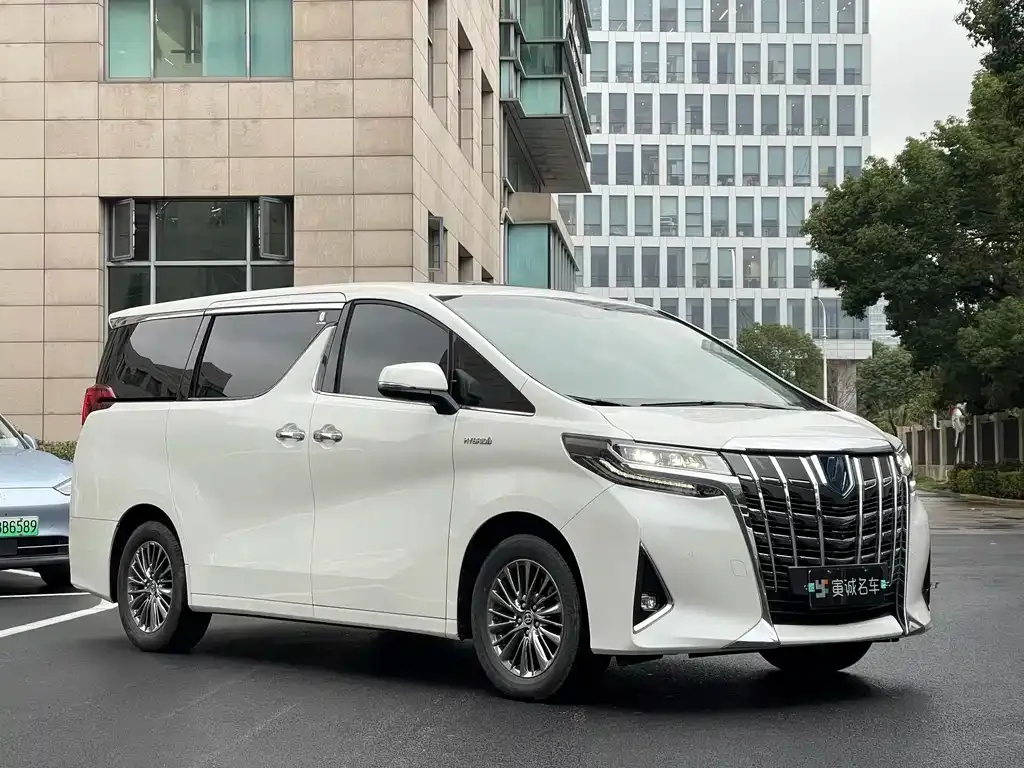 Toyota Alphard — фото 9