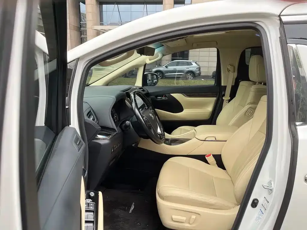 Toyota Alphard — фото 7