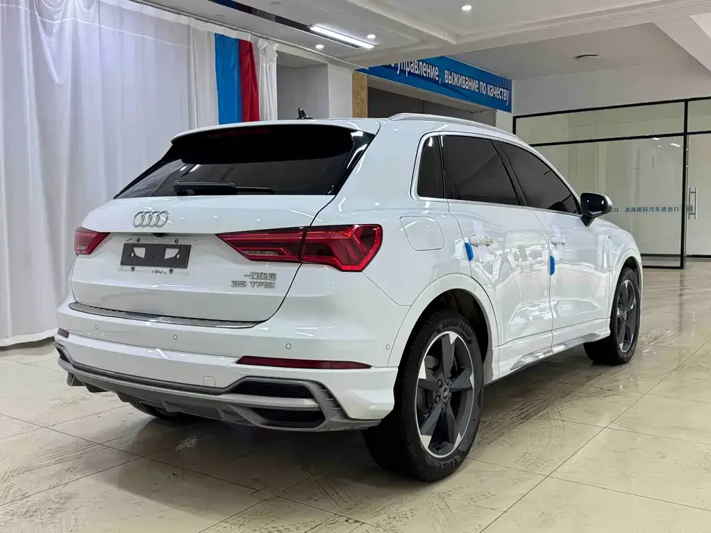 Audi Q3 — фото 10